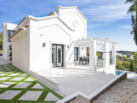 Villa for sale in Los Flamingos, Benahavis