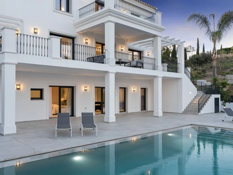 Villa for sale in Los Flamingos, Benahavis