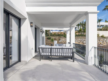 Villa for sale in Los Flamingos, Benahavis