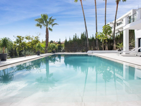 Villa for sale in Los Flamingos, Benahavis