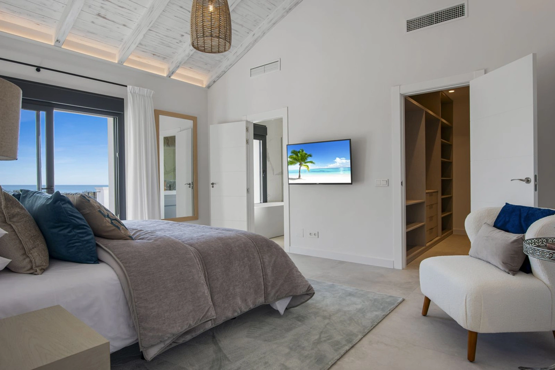 Villa for sale in Los Flamingos, Benahavis