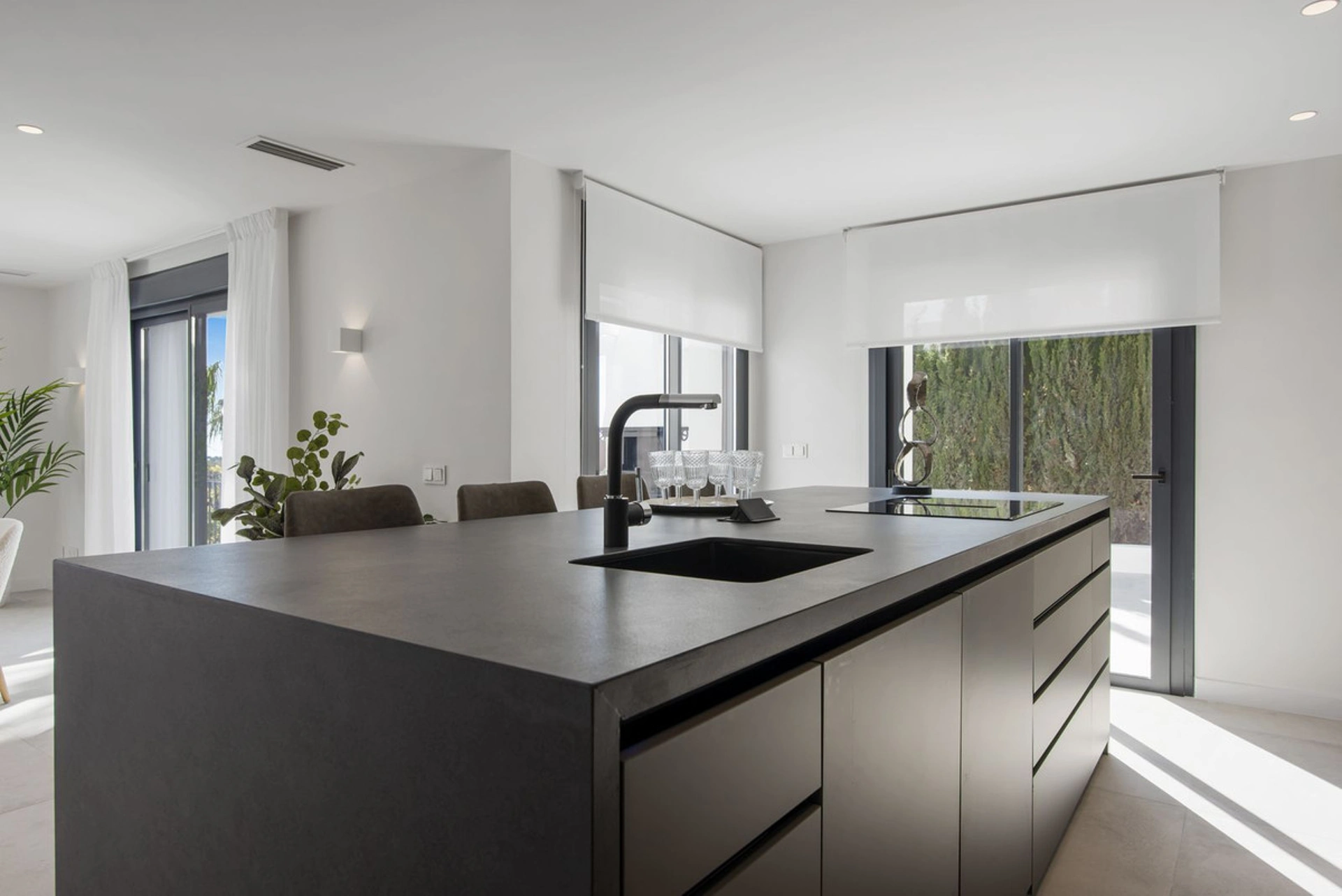 Villa for sale in Los Flamingos, Benahavis