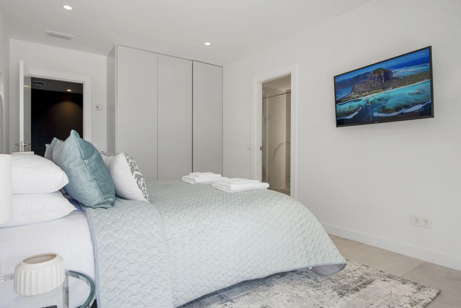 Villa for sale in Los Flamingos, Benahavis