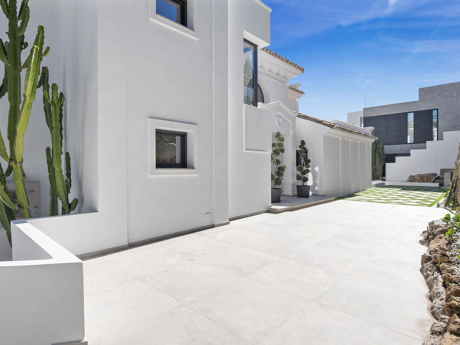 Villa for sale in Los Flamingos, Benahavis