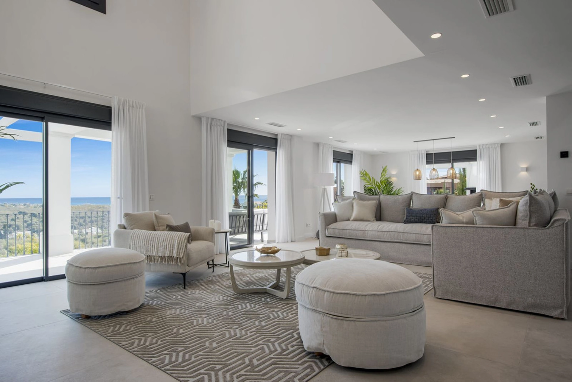 Villa for sale in Los Flamingos, Benahavis