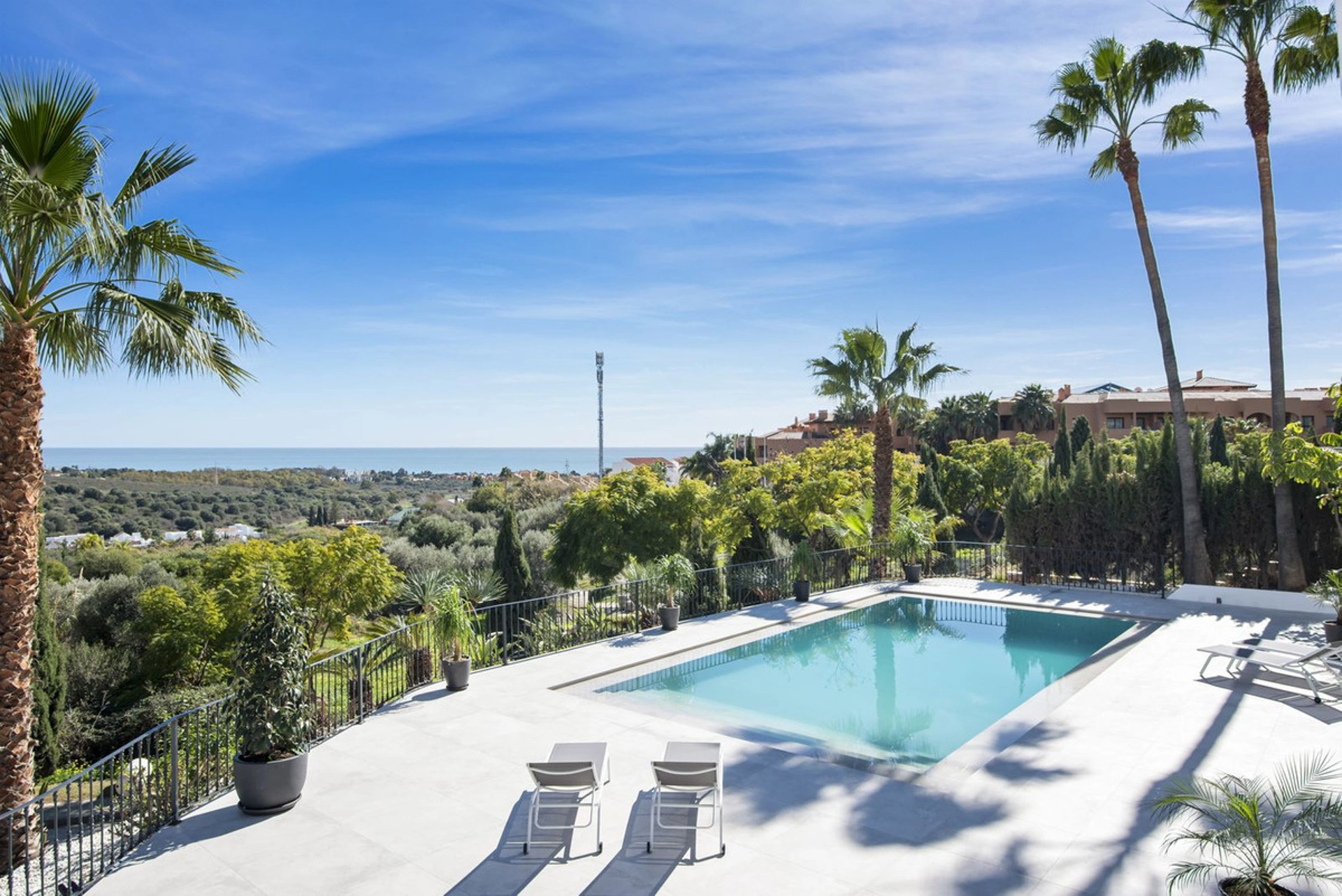 Villa for sale in Los Flamingos, Benahavis
