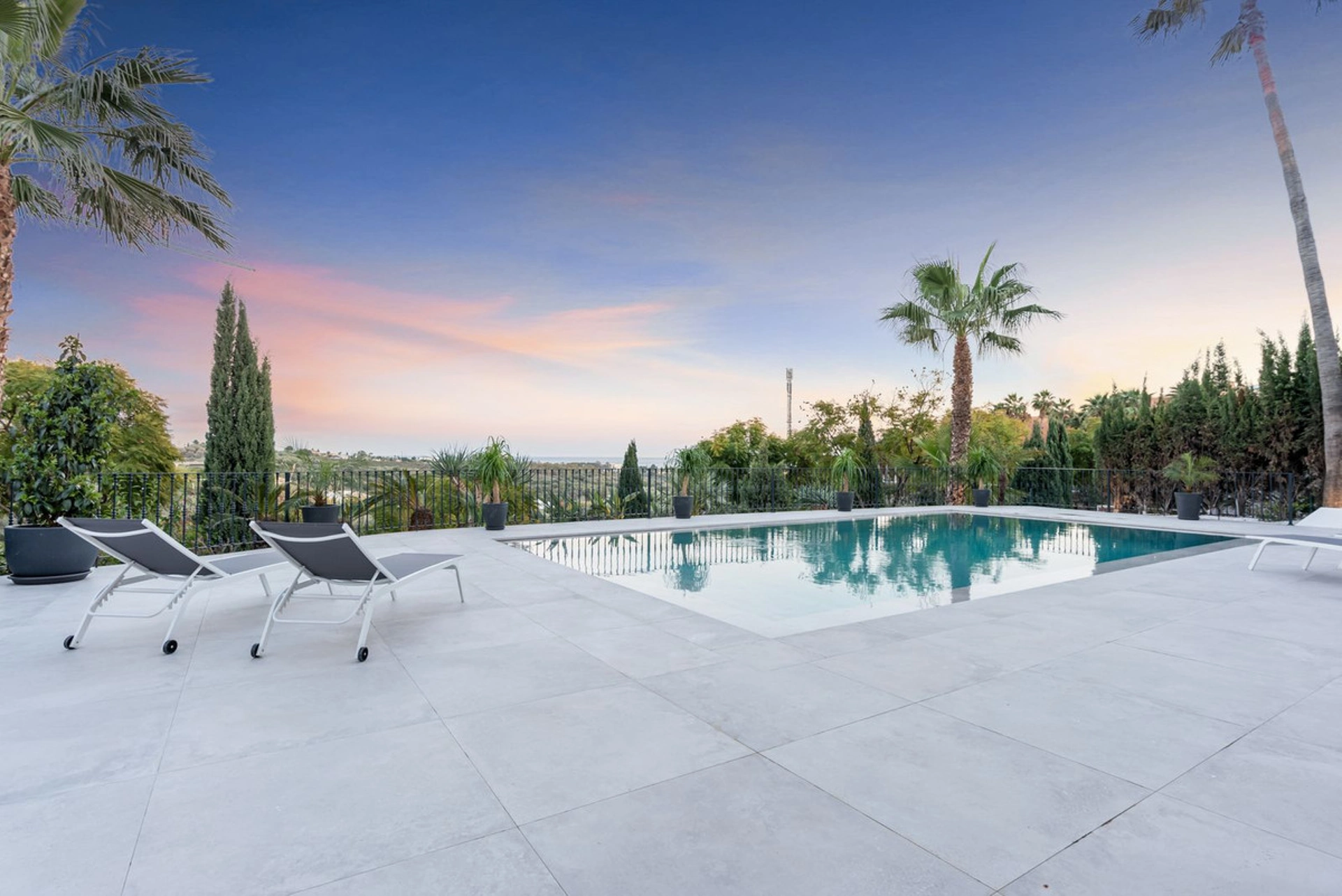 Villa for sale in Los Flamingos, Benahavis