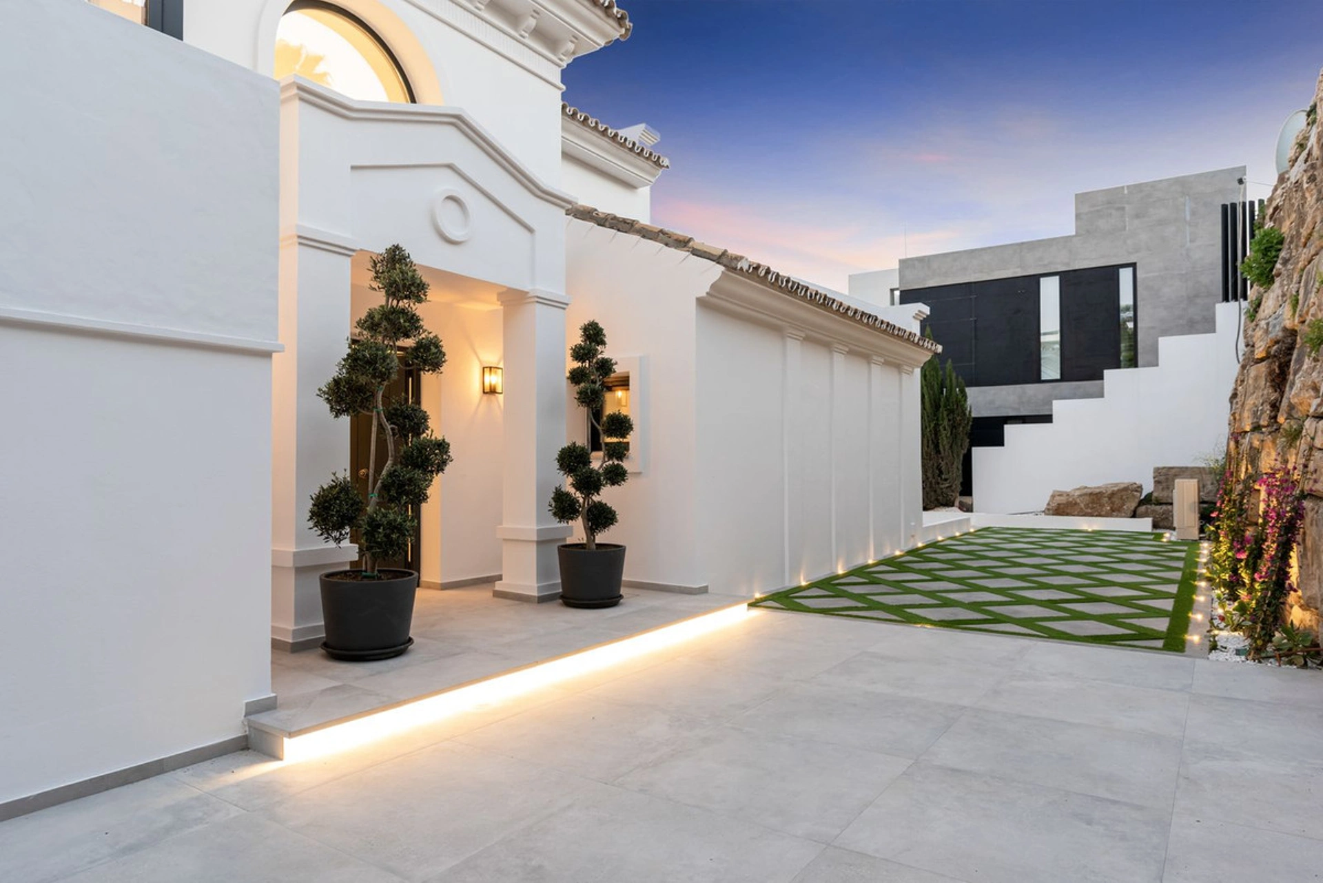 Villa for sale in Los Flamingos, Benahavis