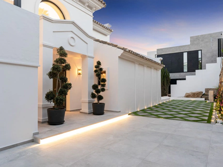 Villa for sale in Los Flamingos, Benahavis