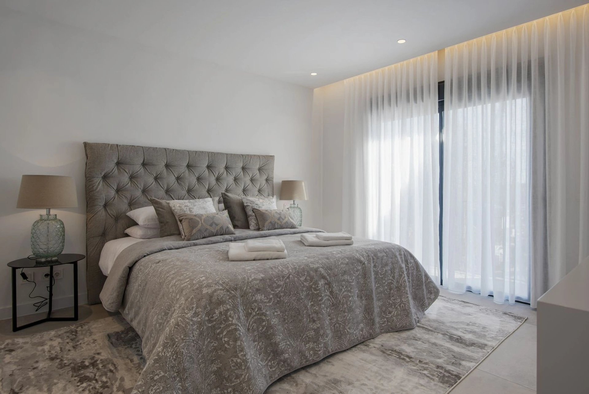 Villa for sale in Los Flamingos, Benahavis
