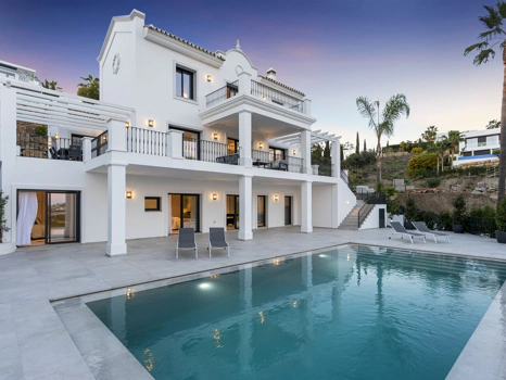 Villa for sale in Los Flamingos, Benahavis