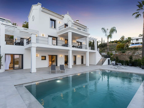 Villa for sale in Los Flamingos, Benahavis