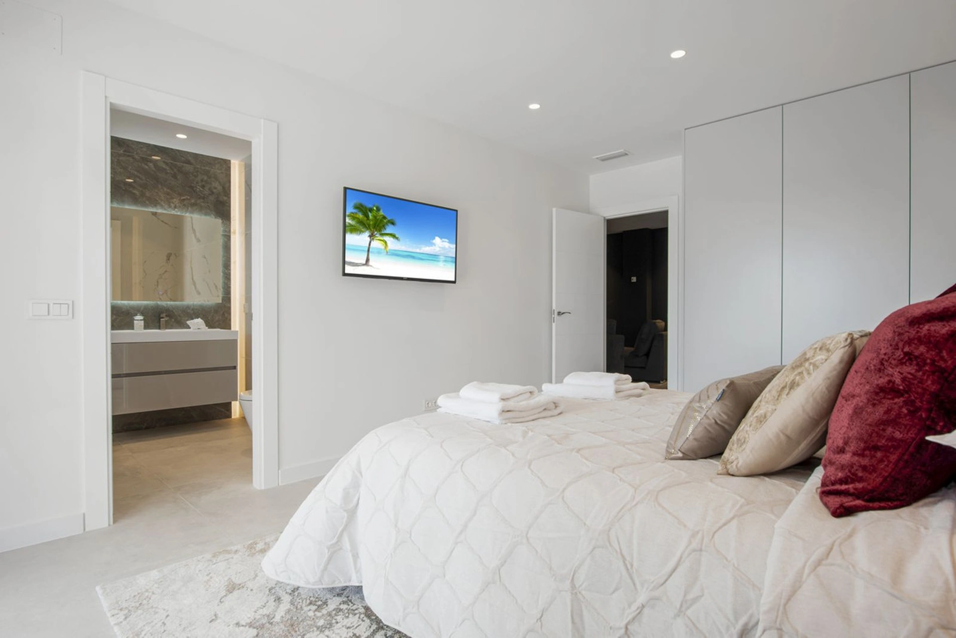 Villa for sale in Los Flamingos, Benahavis