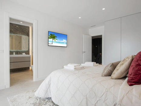 Villa for sale in Los Flamingos, Benahavis