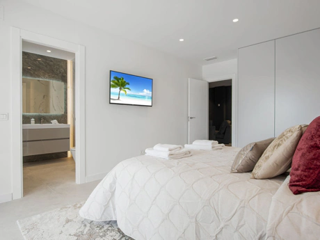 Villa for sale in Los Flamingos, Benahavis