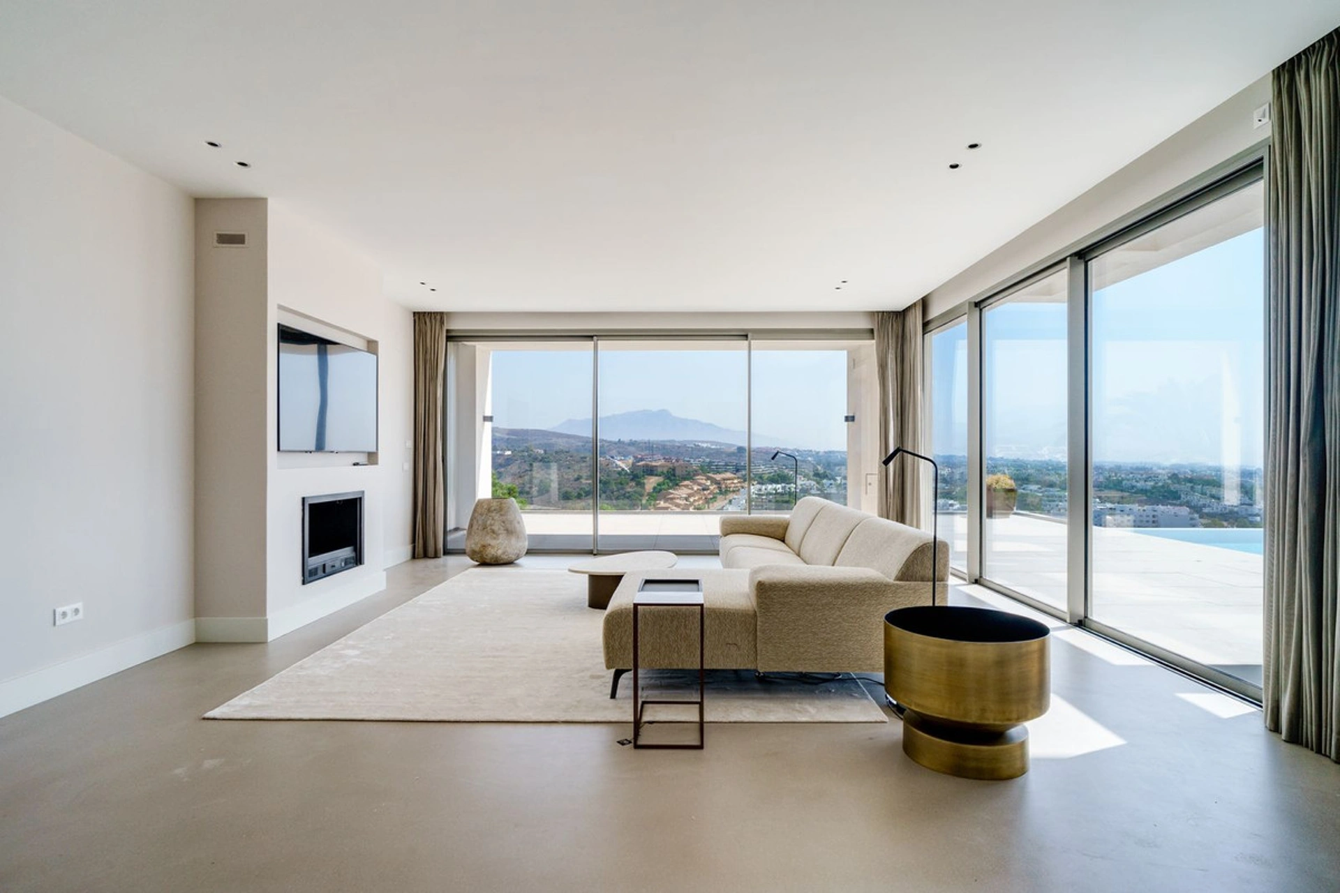 Villa for sale in Estepona