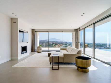 Villa for sale in Estepona