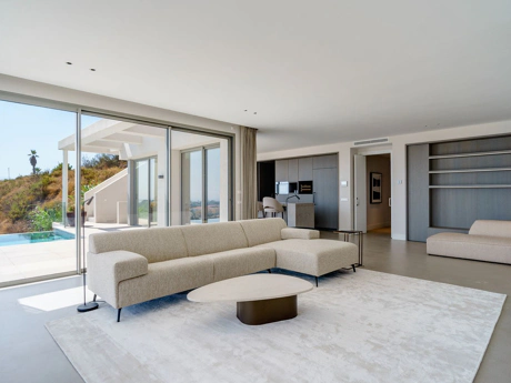 Villa for sale in Estepona