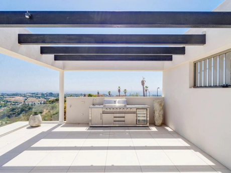 Villa for sale in Estepona
