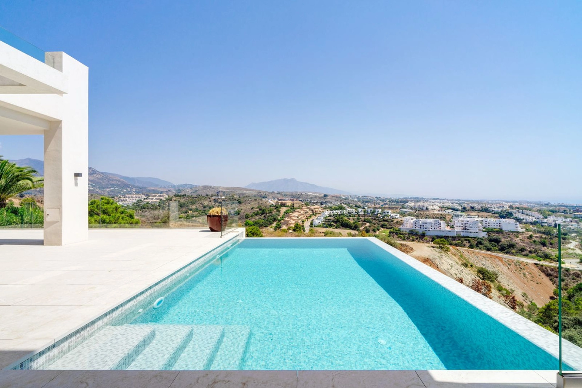 Villa for sale in Estepona