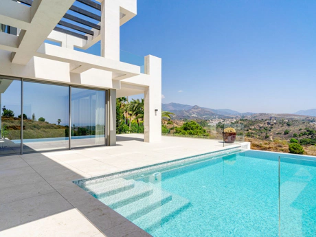 Villa for sale in Estepona