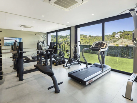 Villa for sale in El Madroñal, Benahavis