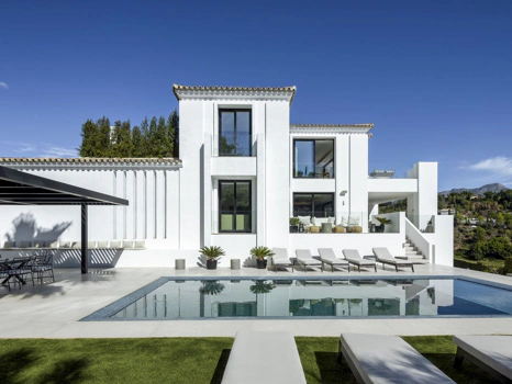 Villa for sale in El Madroñal, Benahavis