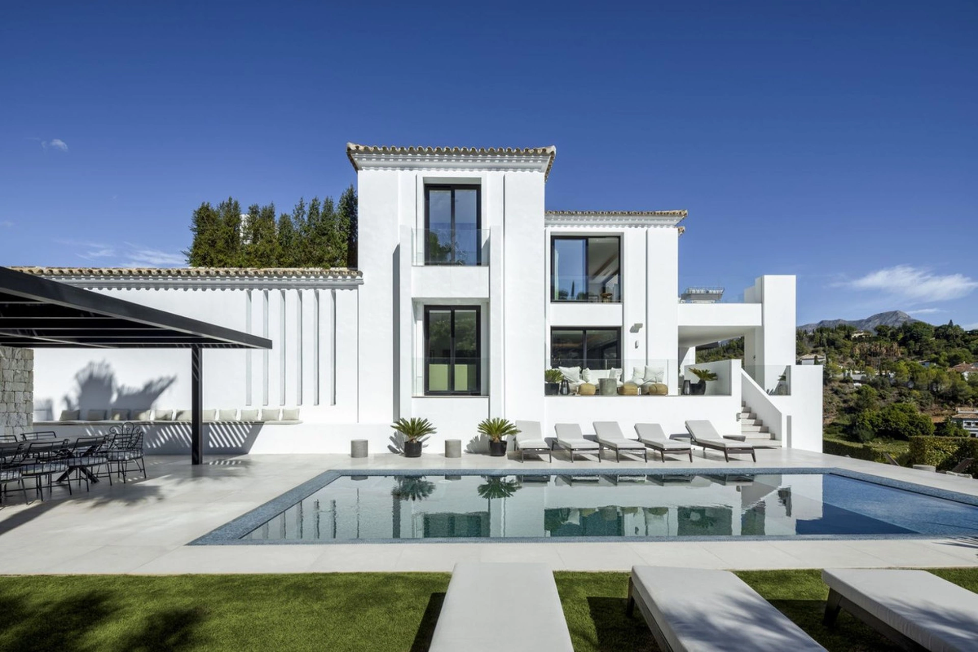 Villa for sale in El Madroñal, Benahavis