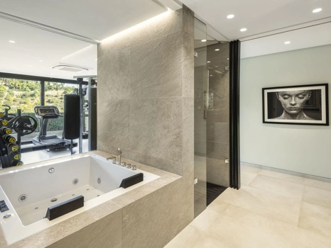 Villa for sale in El Madroñal, Benahavis
