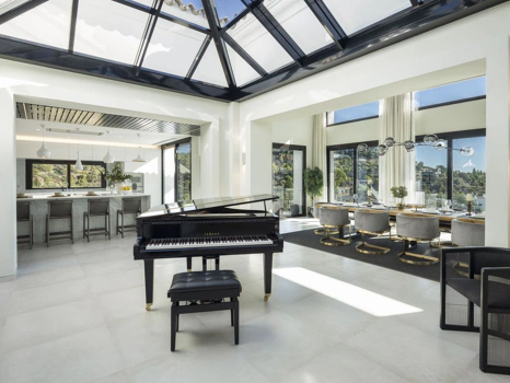 Villa for sale in El Madroñal, Benahavis