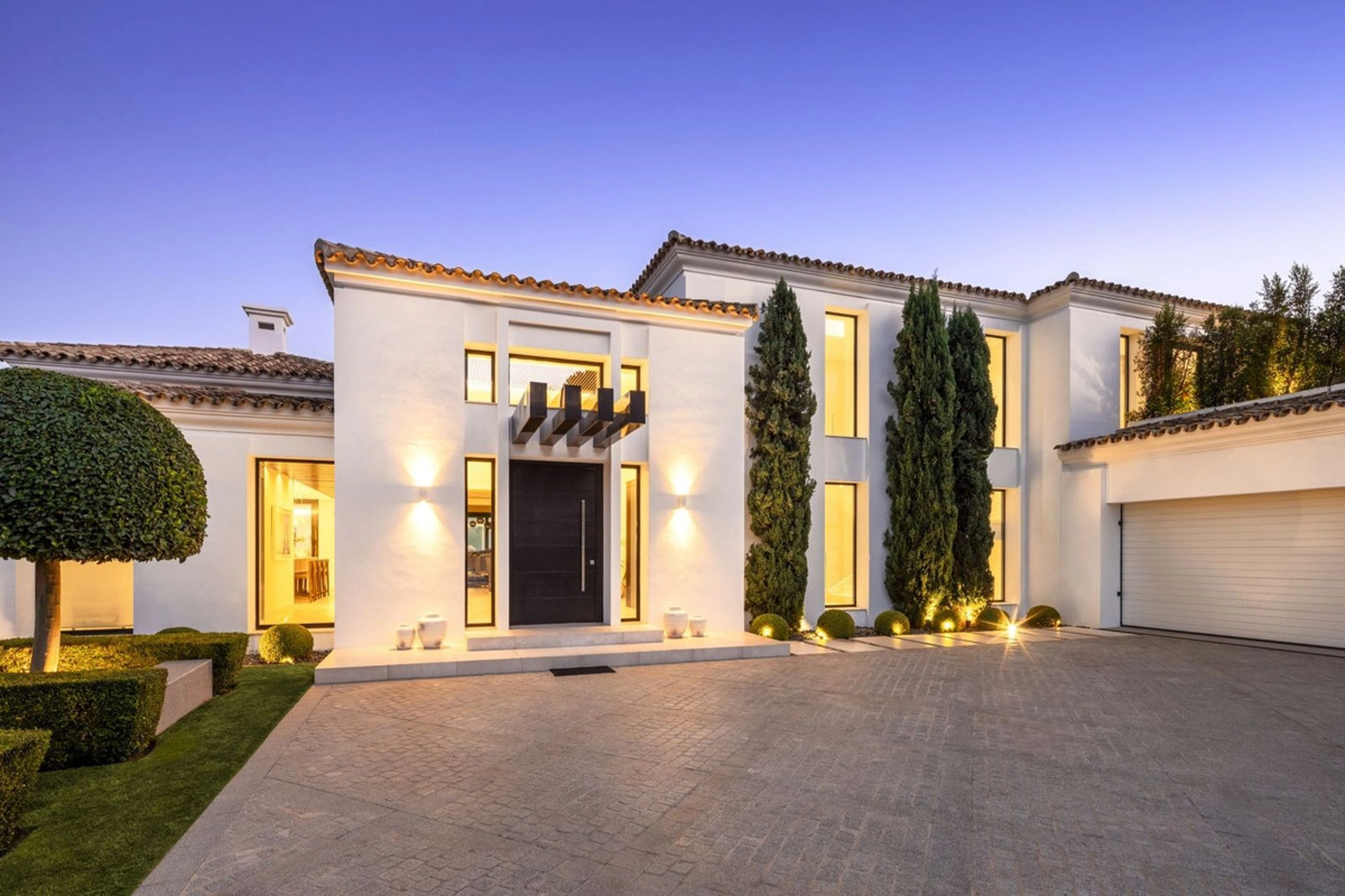 Villa for sale in El Madroñal, Benahavis