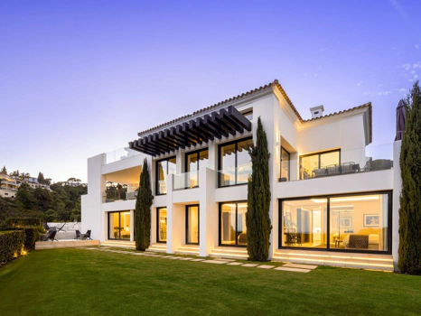 Villa for sale in El Madroñal, Benahavis