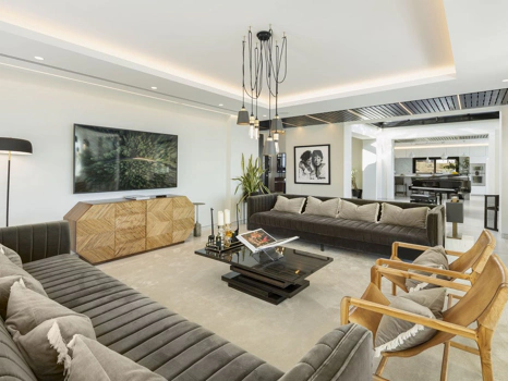 Villa for sale in El Madroñal, Benahavis