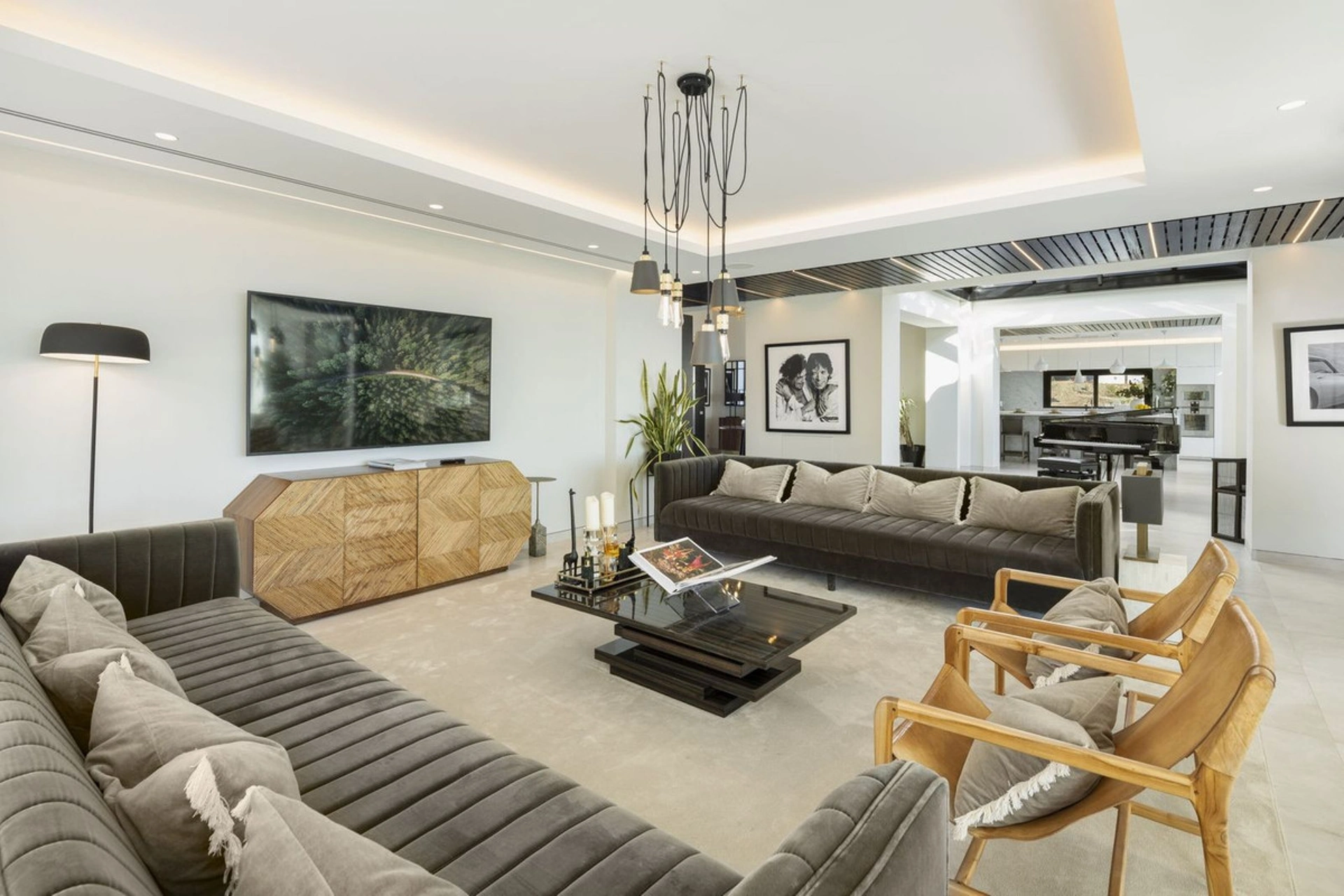Villa for sale in El Madroñal, Benahavis