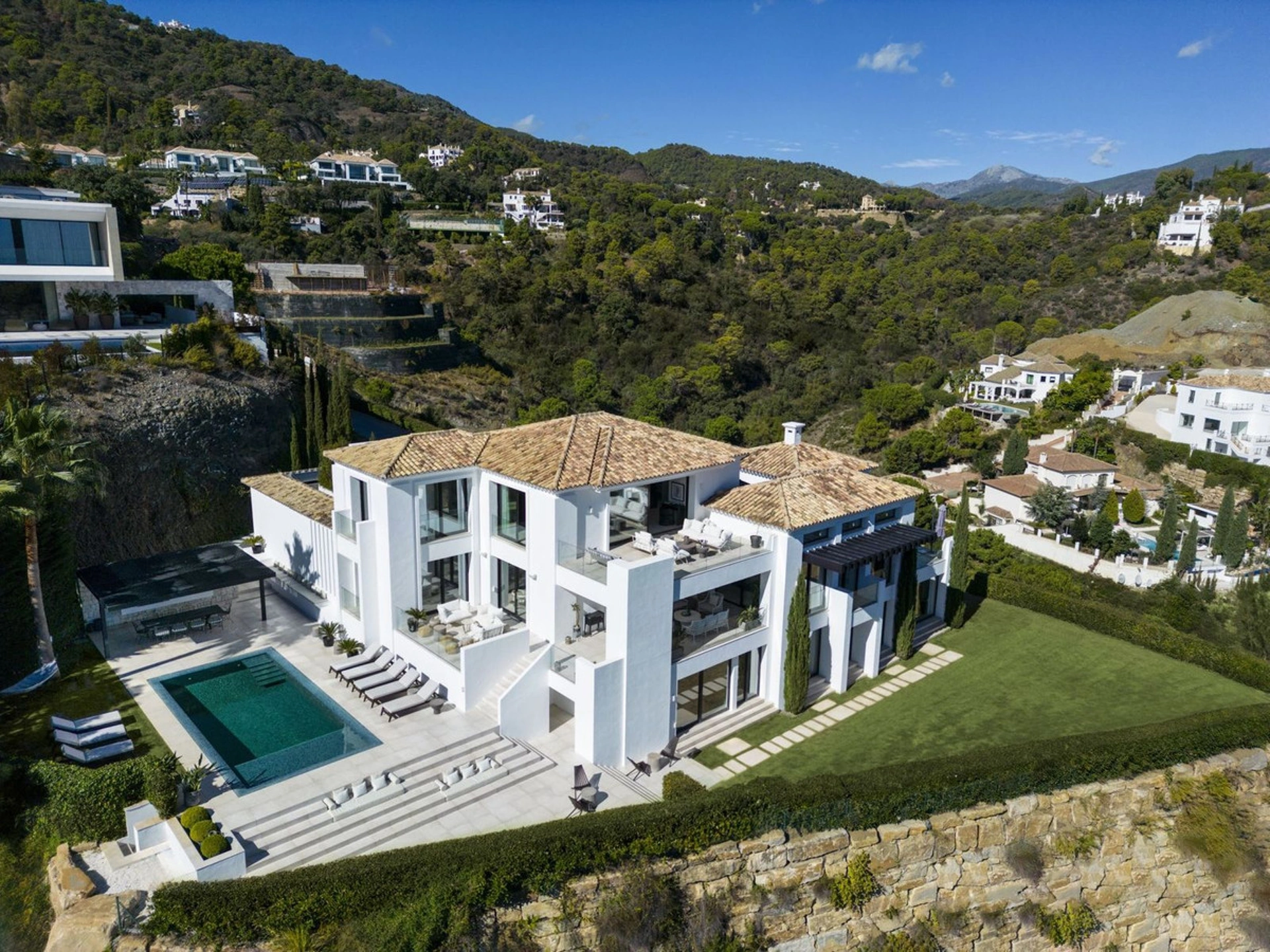Villa for sale in El Madroñal, Benahavis