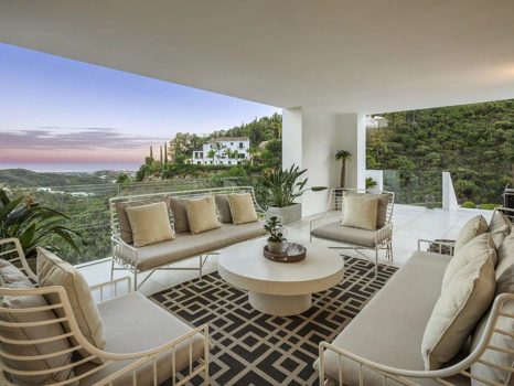 Villa for sale in El Madroñal, Benahavis