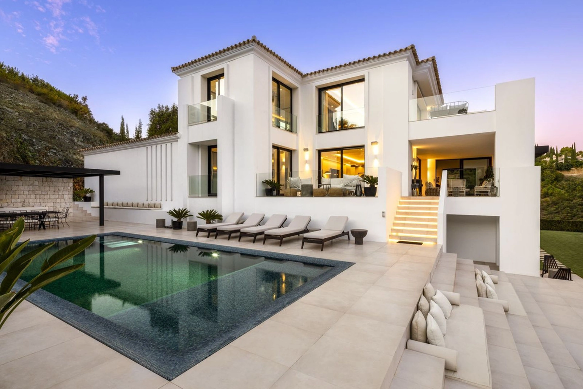 Villa for sale in El Madroñal, Benahavis