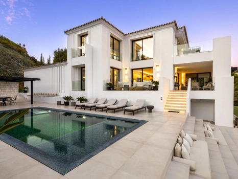 Villa for sale in El Madroñal, Benahavis