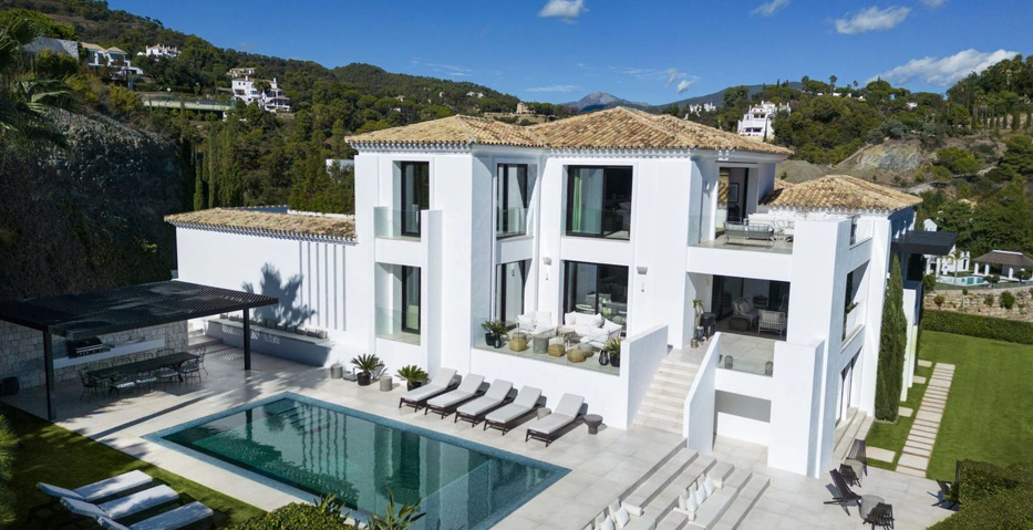 Villa for sale in El Madroñal, Benahavis