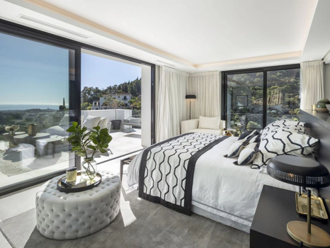 Villa for sale in El Madroñal, Benahavis
