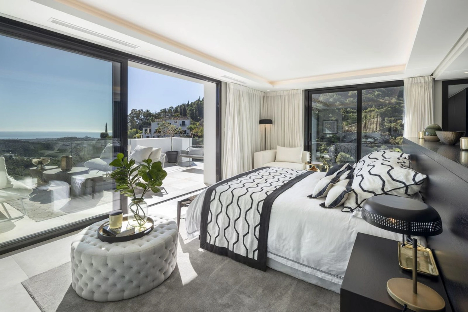 Villa for sale in El Madroñal, Benahavis