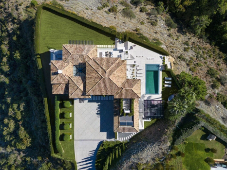 Villa for sale in El Madroñal, Benahavis