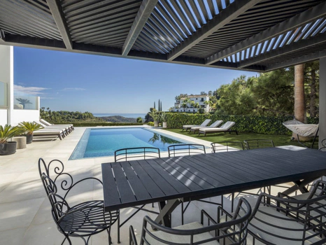 Villa for sale in El Madroñal, Benahavis