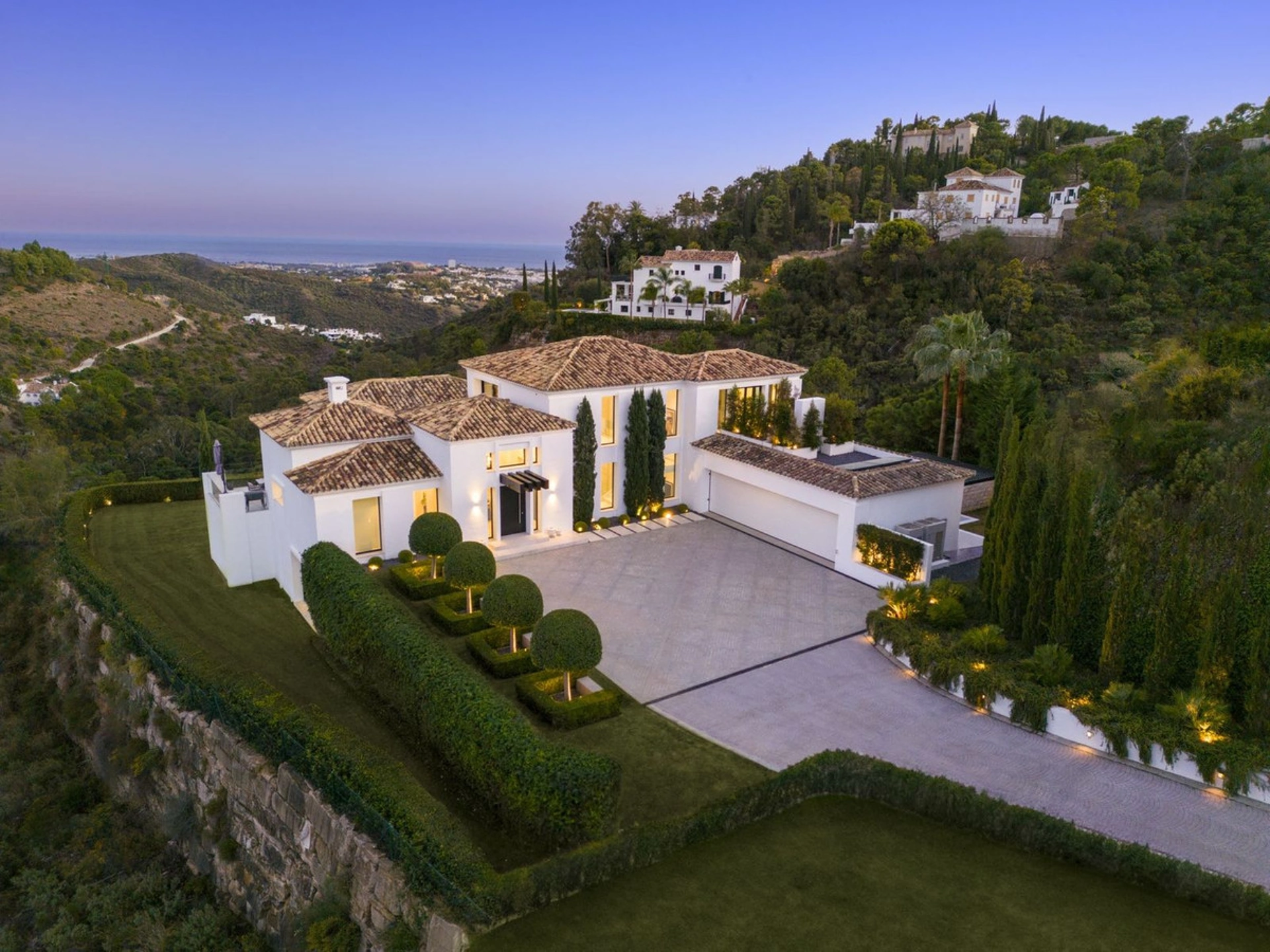 Villa for sale in El Madroñal, Benahavis