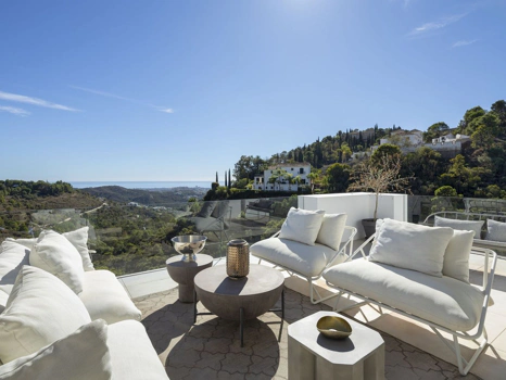 Villa for sale in El Madroñal, Benahavis
