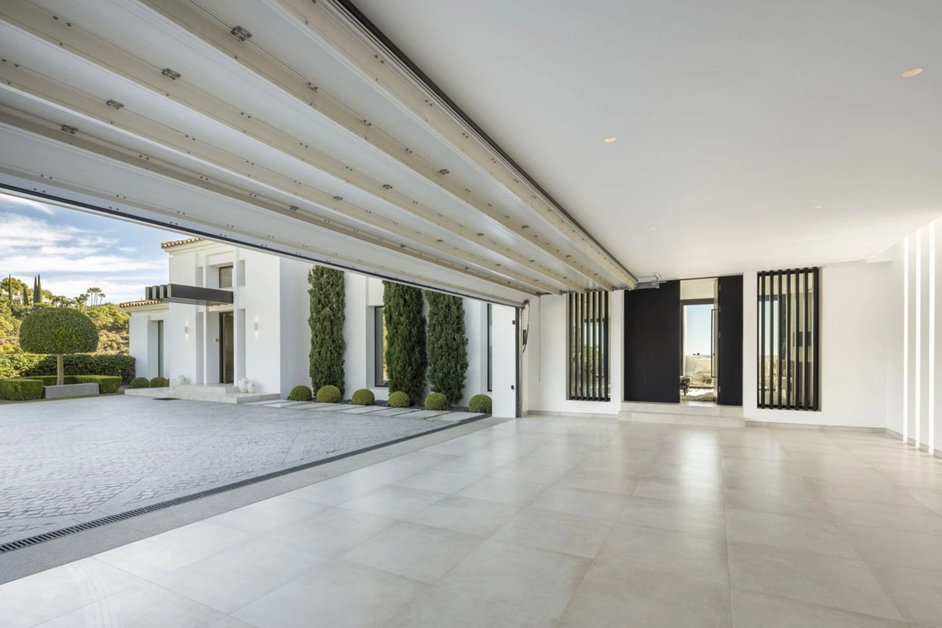 Villa for sale in El Madroñal, Benahavis