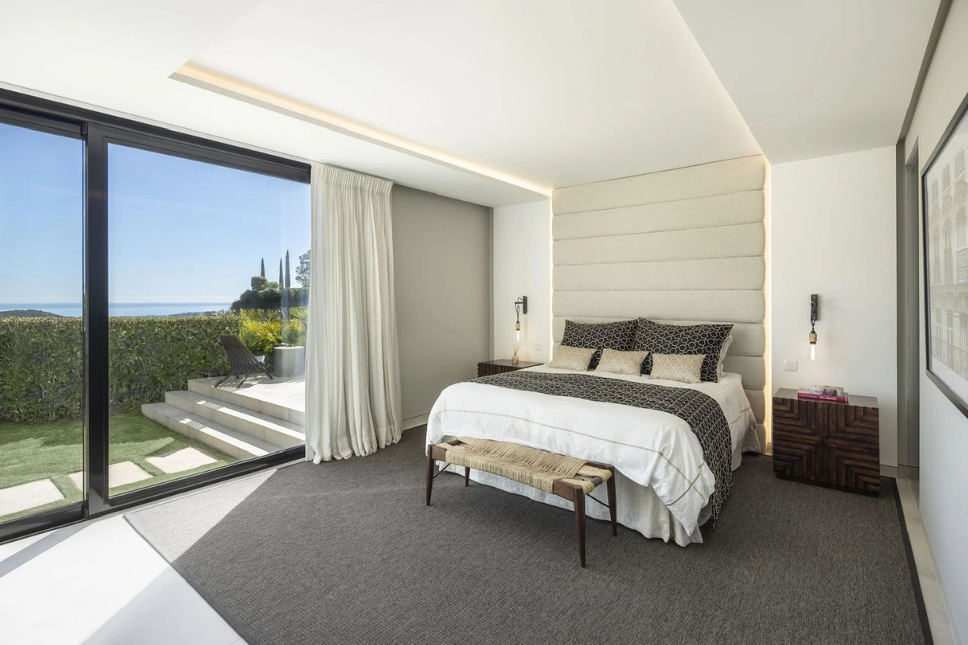 Villa for sale in El Madroñal, Benahavis