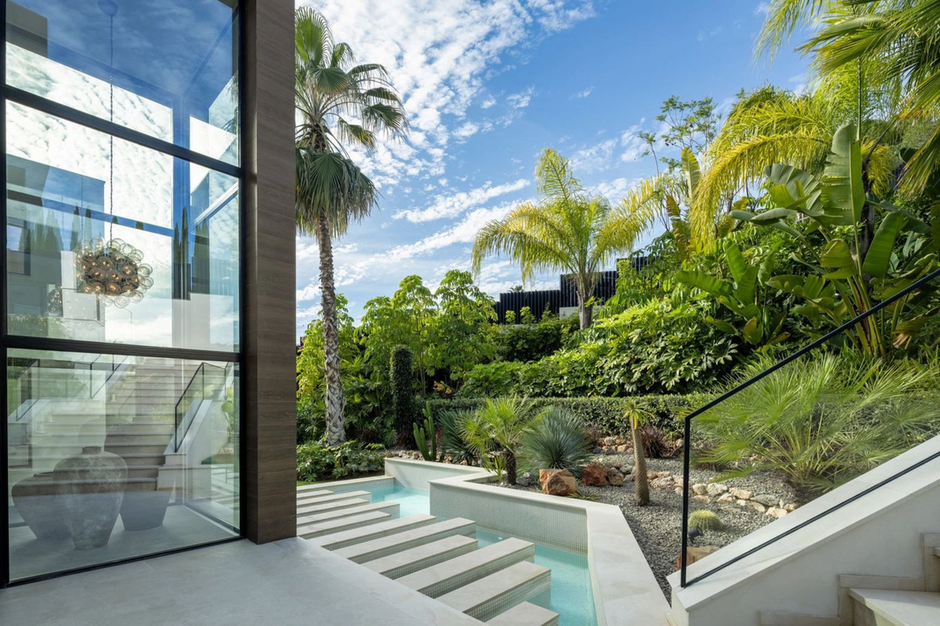 Villa en venta en Nueva Andalucia, Marbella