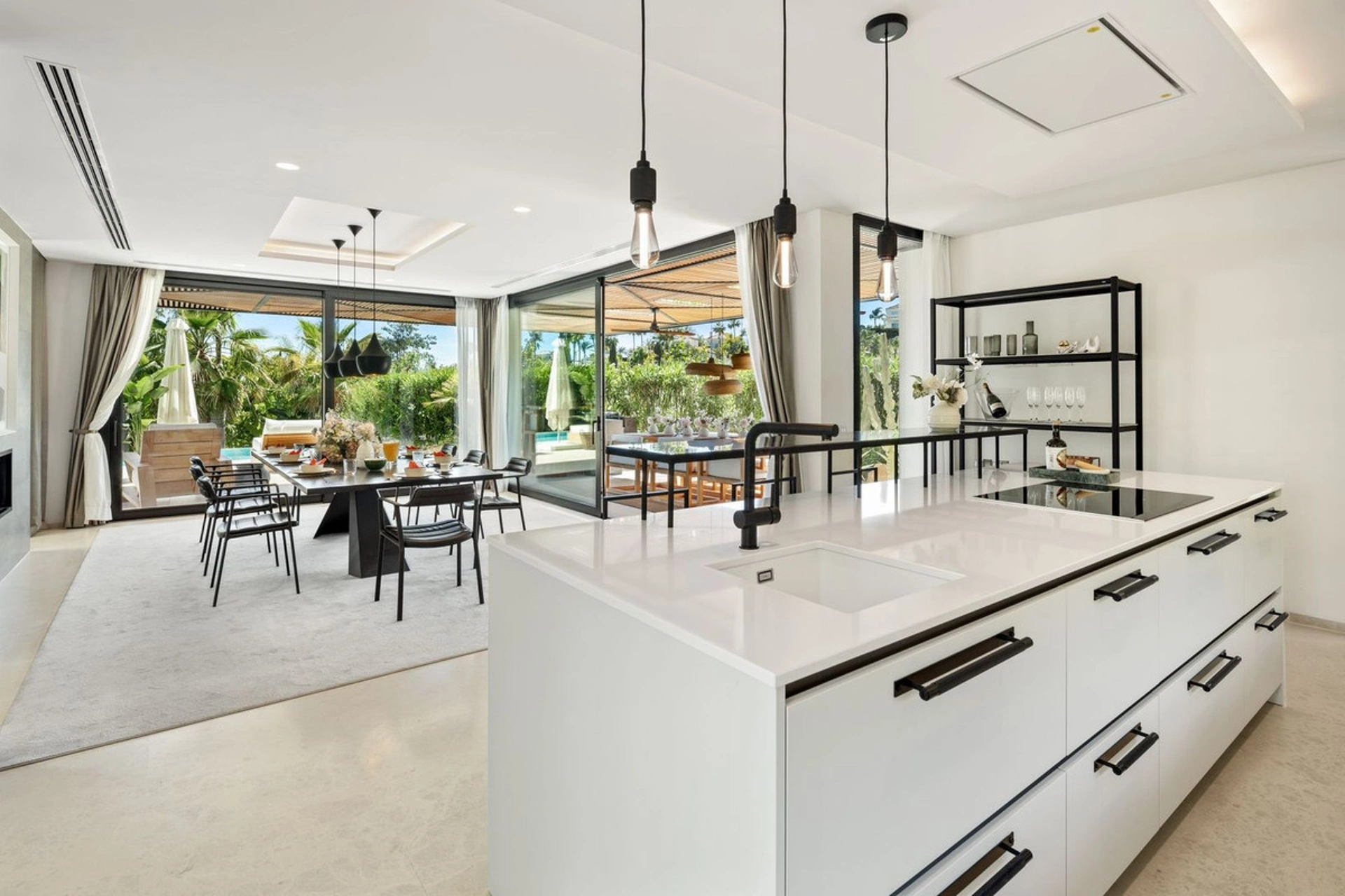 Villa en venta en Nueva Andalucia, Marbella