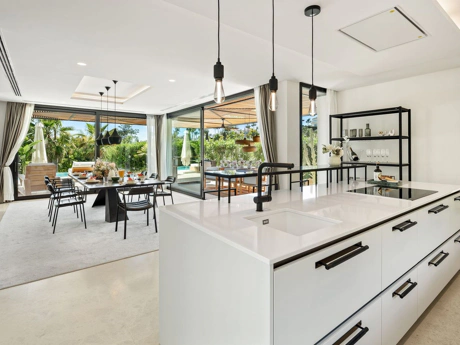 Villa en venta en Nueva Andalucia, Marbella